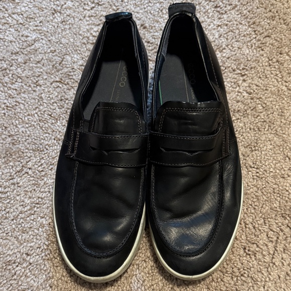 Ecco Black Leather Slip-On Loafers